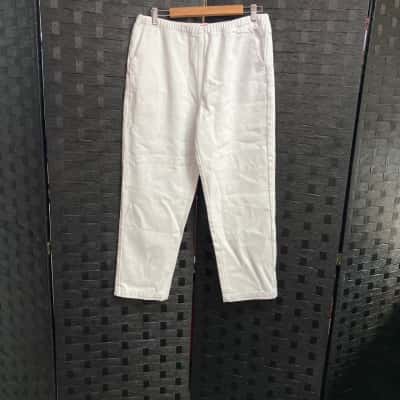  Womens  Size 10 White Bayse Jeans 
