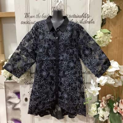 TS BRAND! Womens  Size 18 Button Up Top Black  / Floral! BNWT! BEAUTIFUL MESH FLORAL FORMAL BUTTON UP! GREAT FOR ANY SPECIAL EVENT! HI LOW HEM LINE! 