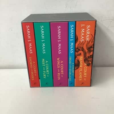 A Court of Thorns and Roses Box Set x5 books