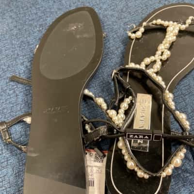 Zara Womens  Size 39 Flats / Sandals Black  