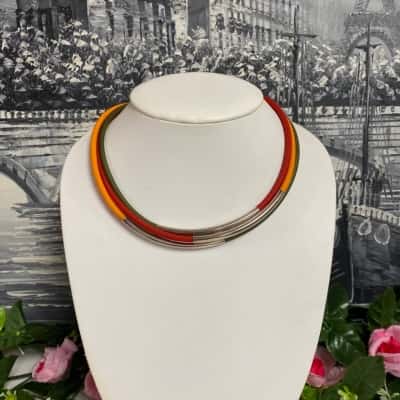 Retro looking coloured cord necklace 