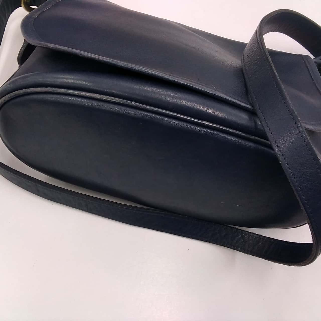 COACH Navy Leather No. F7M4150 Cross Body Bag (177)(s)