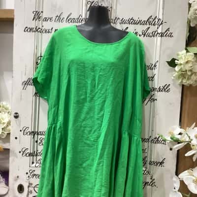 CITY CHIC BRAND! Womens  Size XL Short Sleeve Top Green! BNWT! BEAUTIFUL FLOWY TOP! GREAT FOR DRESSING UP OR DOWN!LIGHTWEIGHT!