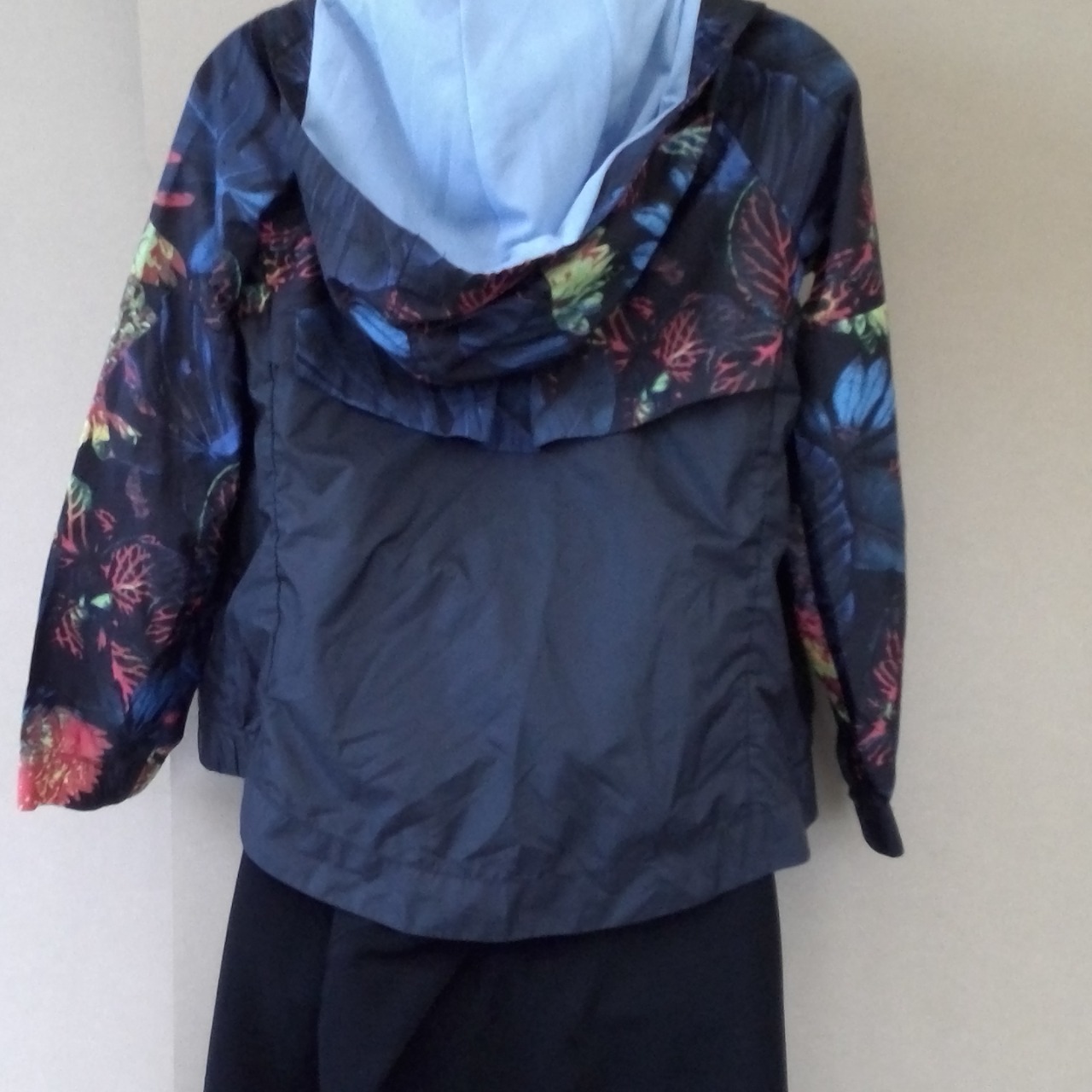 Womens NIKE SPRAY JACKET Size L Black /Multicoloured (s)