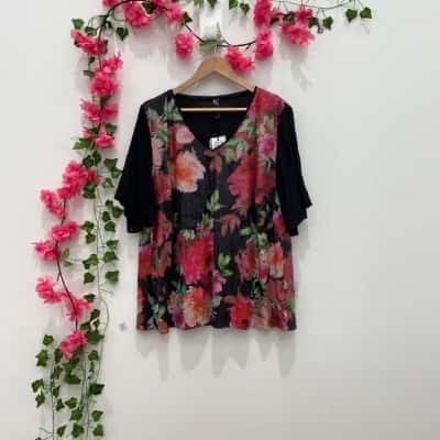 Taking Shape Womens  Size 18 Short Sleeve Top Black  / Floral / Multicoloured 