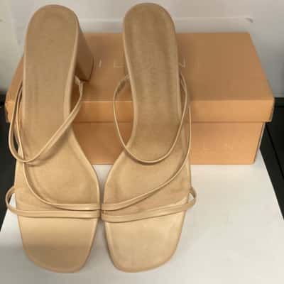 Women’s Billini size 10 Heels Nude 