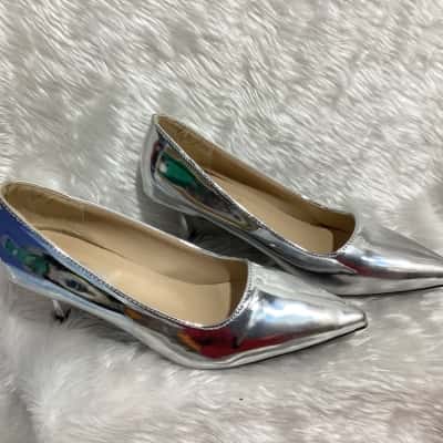  Womens  Size 6 Silver 