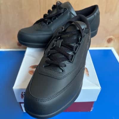Hush Puppies Women's  Size 8 Classic Walker - NEW IN BOX NEVER WORN 
