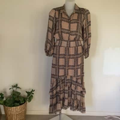 BNWT* Fate & Becker  Something Beautiful Midi Shirt Dress.    Size 10 