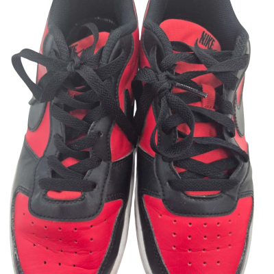 Nike Court Borough size 6Y