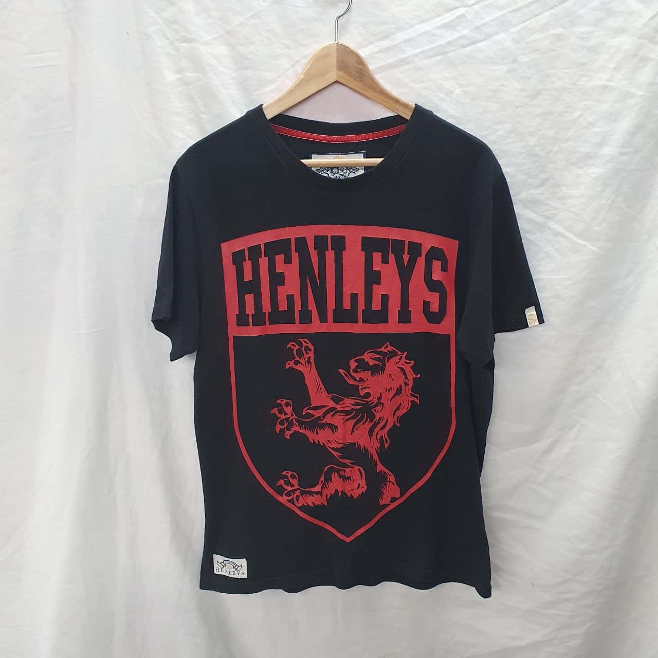 *Clearance* Henleys Men's TShirt, Size M/L (Approx), Black /Red (s)