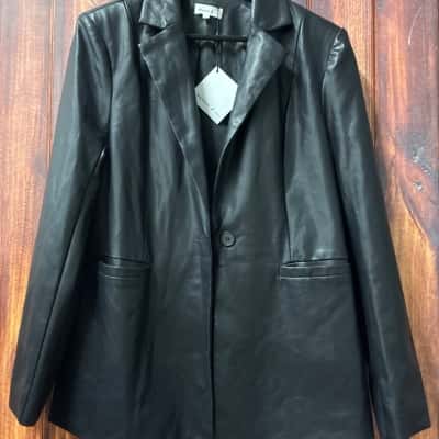 Winnie & Co  Size 10 Black  leather look jacket new 