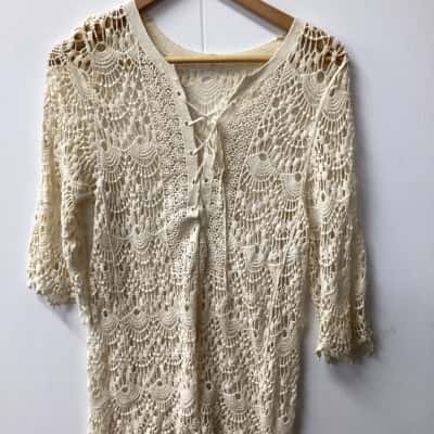  Womens  Size S 3/4 Sleeve Top  Lace crotcheredCream F