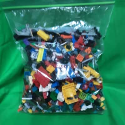 1 kilo mixed bag of LEGO
