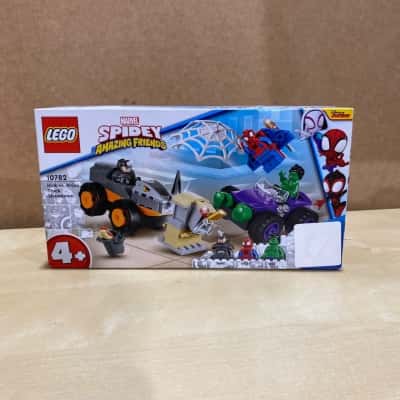 LEGO Marvel: Hulk Vs Rhino Truck Showdown. 