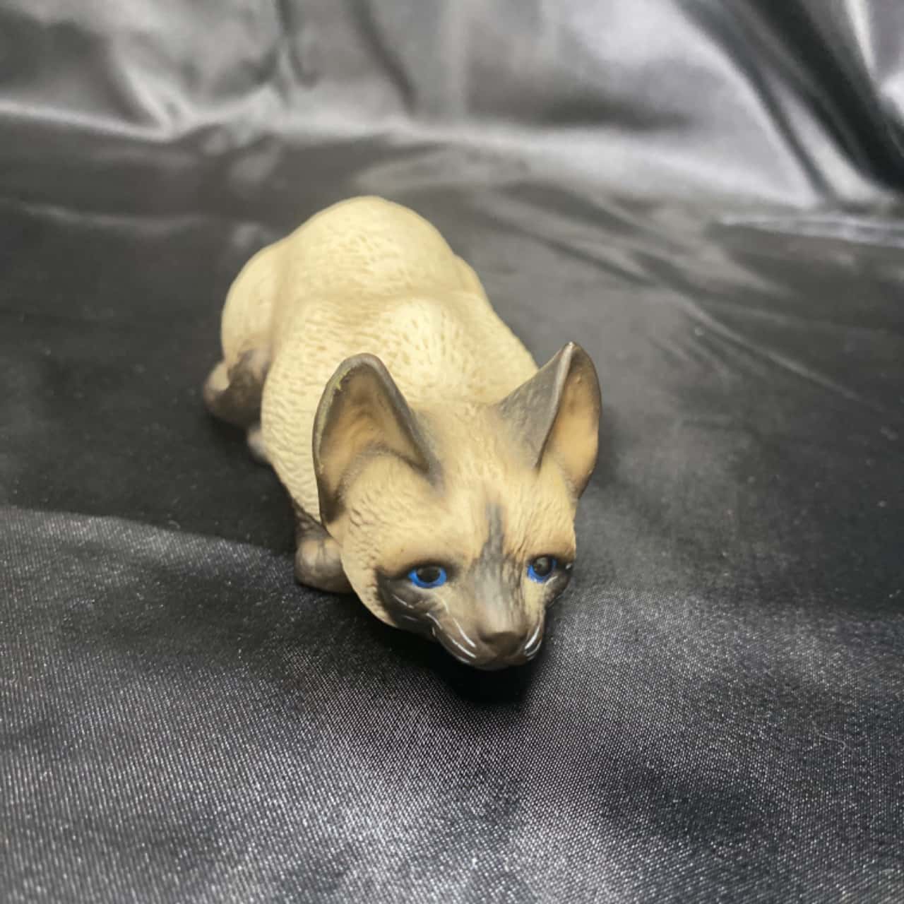 Crouching Blue Eyed Siamese Cat Figurine (s)