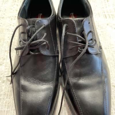 Hush Puppies Mens  Size 7.5 Black  STILL IN BOX