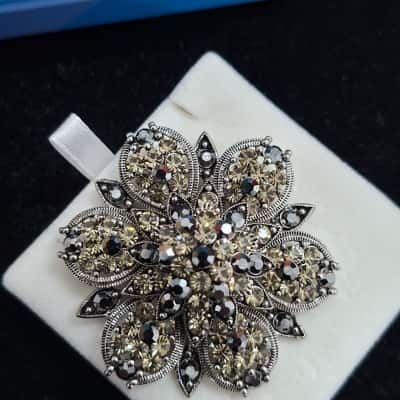  Vintage Brooch / Pendant 