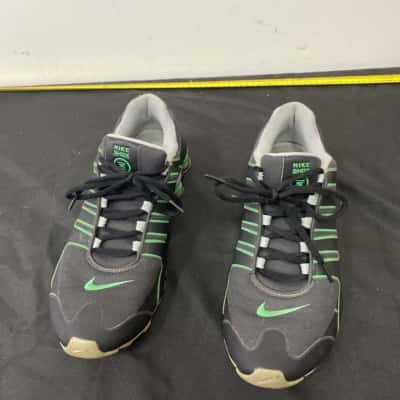 Nike Mens  Size 12 Sneakers Black  / Green 