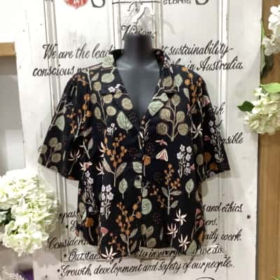 Princess Highway Brand! AUSTRALIAN FAUNA PATTERN SHIRT! Womens  Size 20 Button Up Top / Short Sleeve Shirt Black  / Floral / Pattern 