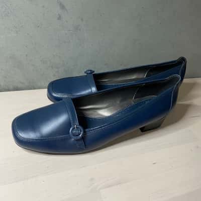 Homyped Navy Leather Flats Size 9