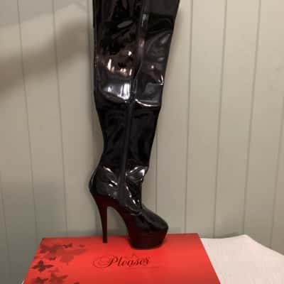  Womens  Size 5 Boots Black  