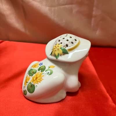 Avon Vintage Ceramic Frog Potpourri holder. 