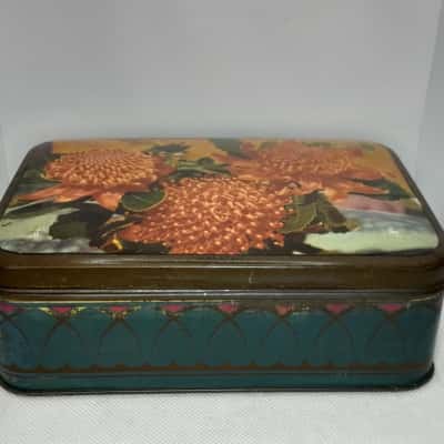 Sweet Acres hinged tin waratah