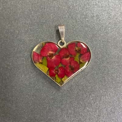  Womens Artisan Real Flowers in Resin Heart Pendant 