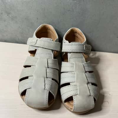 Clarks Velcro Closed Toe Children's Sandal Size 9E