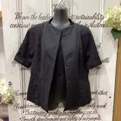 Ann Taylor Brand! STUNNING FITTED SHORT SLEEVED BLAZER JACKET! Womens  Size 8 Blazer Black  