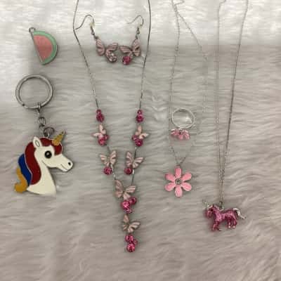 Girls Silver tone jewellery 