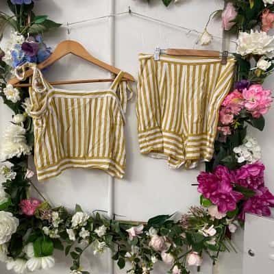 Mister Zimi Womens  Size 12 top & short set Mustard / White  