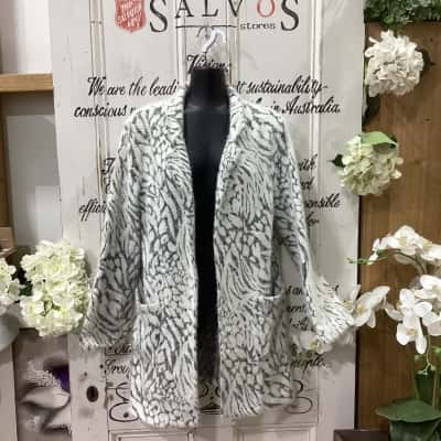Frank Lyman Brand! Women's  Size 10 Cardigan Black  / Pattern / White! MADE IN CANDA! 65.5% NYLON 34.5% POLYESTER! SUPER SOFT AND COZY! FUN NEUTRAL DESIGN!
