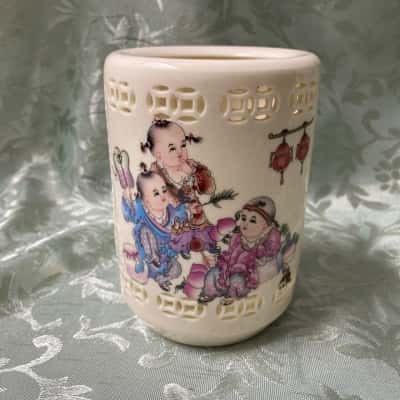 Chinese Porcelain Brush Pot/ Pen Holder