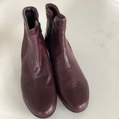 Gabor Womens  Size 6 Maroon boot