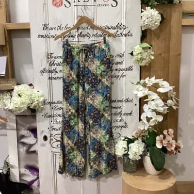 CHARLIE HOLIDAY BRAND! Womens  Size 8 / S Flared Pants Multicoloured / Pattern! BEAUTIFUL TIE WAIT LOOSE FLARED PANTS! GREAT FOR ANY OCCASION! PATCH WORK PATTERN WITH BLUES, GREENS AND ORANGE! 