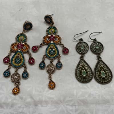  Women’s dangly Earrings x2 pairs COSTUME