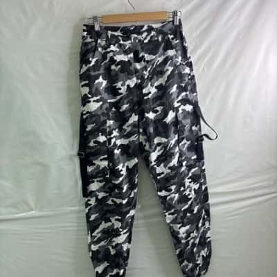 Ava & Ever Womens  Size 10 Cargo Pants Black  / Camouflage 
