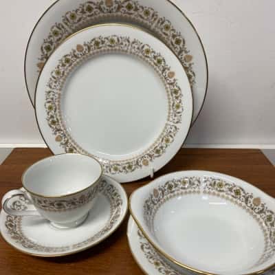 ***PICK UP ONLY*** 72 Piece Noritake 6952 Westbury dinner set