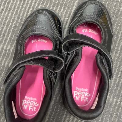 Reebok Kids  Size 9 Shoes 