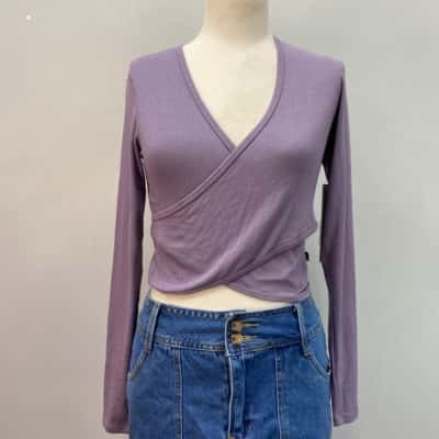 Lululemon Womens  Size 8 Cropped Ribbed Wrapover stretch Top Purple 