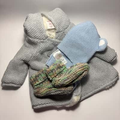  Seed, Ollie’s Place Size 0000 Newborn + Winter Knit Value Pack - Hoodie, Grow Into Beanie, Grow Into Booties