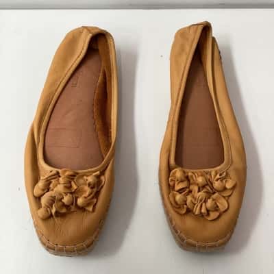 Diana Ferrari Womens  Size 40 Espadrilles Mustard 
