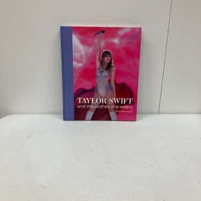 Taylor Swift & The Clothes She Wears