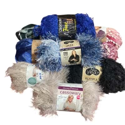 Mixed lot . 9 scanes of wool