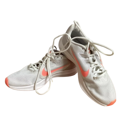 Nike runners   Size 7 Orange / Peach / White 