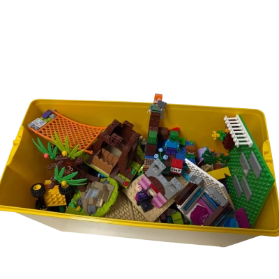 Lego 2kg mixed incomplete sets inc minecraft in yellow brick 