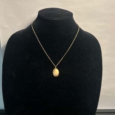 Gold and copper tone necklace 