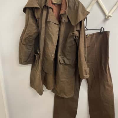Driza-Bone Women’s Short Coat Size M & Pants Size 6